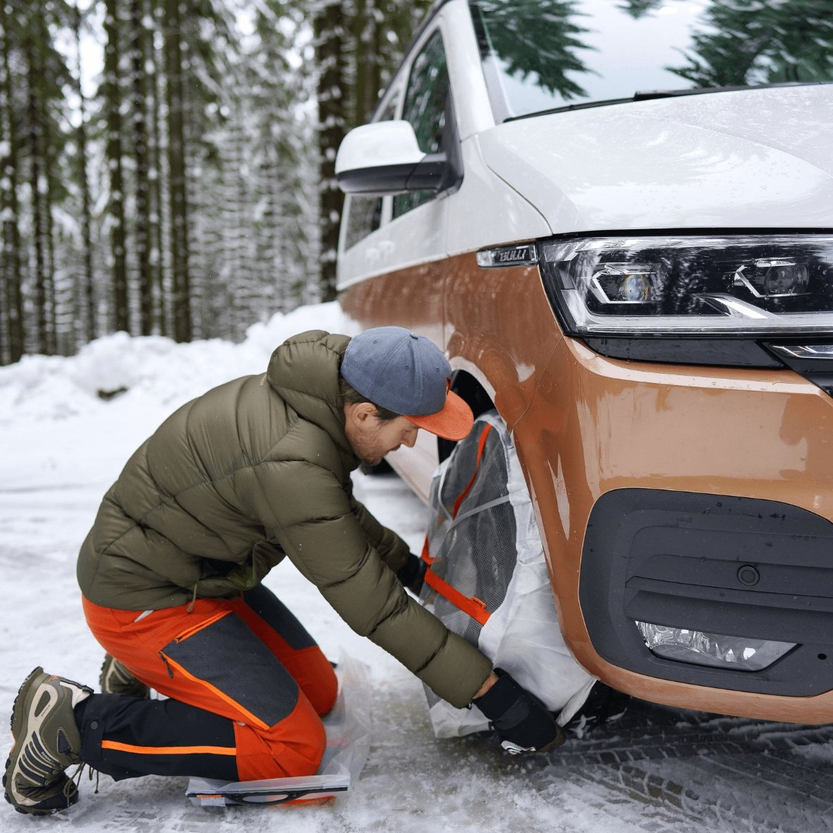 Installation von AutoSock HP für Autos auf Vorderreifen eines PKW